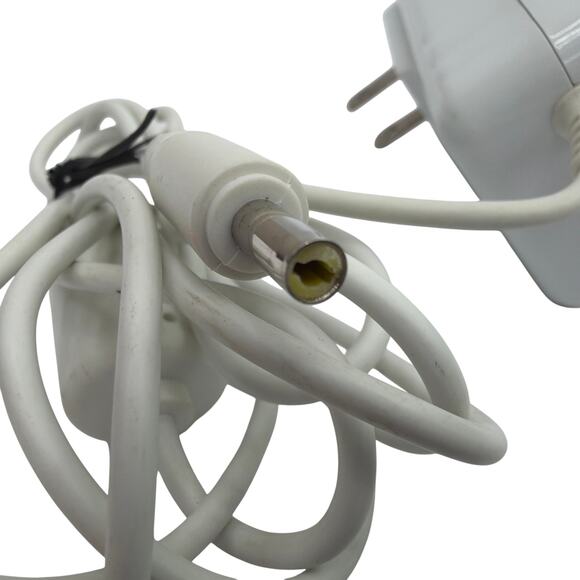 Creative TESA9B-0501800-A 5V 1.5A Switching Power Adapter 4mm Barrel - Picture 4 of 4